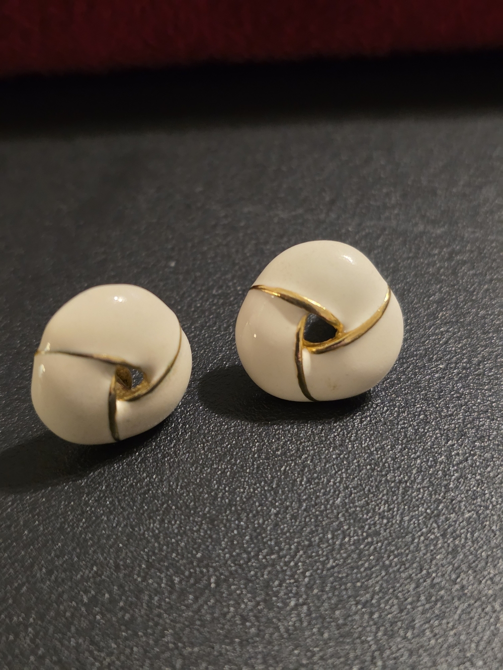 Vintage 4 Pair Pierced Earring Set: Gold, Black & Cream Studs/Knot & Drop - Picture 7 of 10